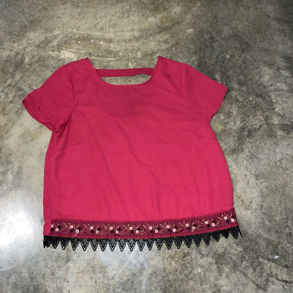 Cropped shirt with floral detail
